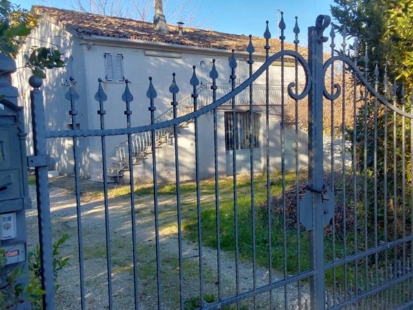 casa indipendente in vendita a Macerata