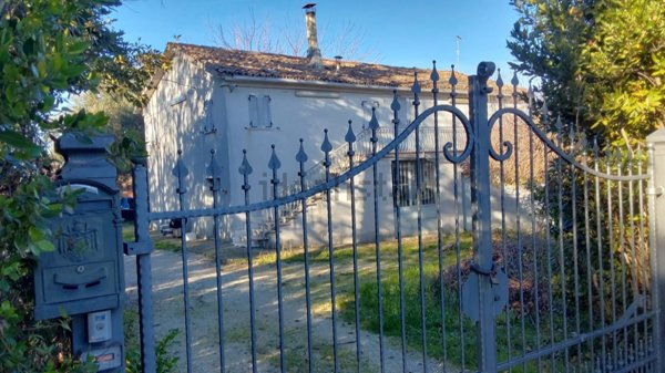 casa indipendente in vendita a Macerata