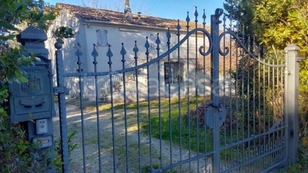 casa indipendente in vendita a Macerata