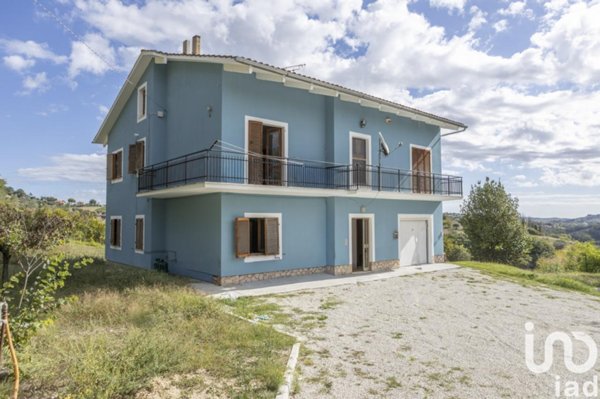 casa indipendente in vendita a Macerata