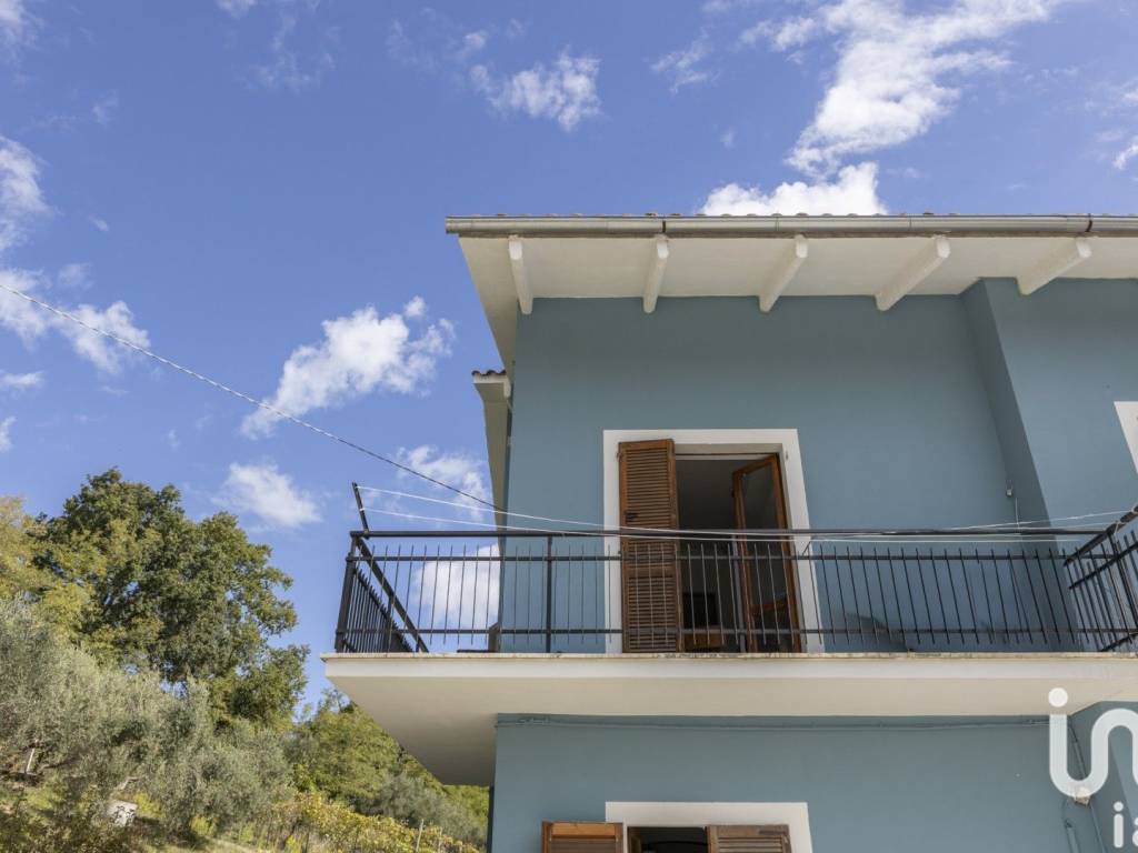casa indipendente in vendita a Macerata