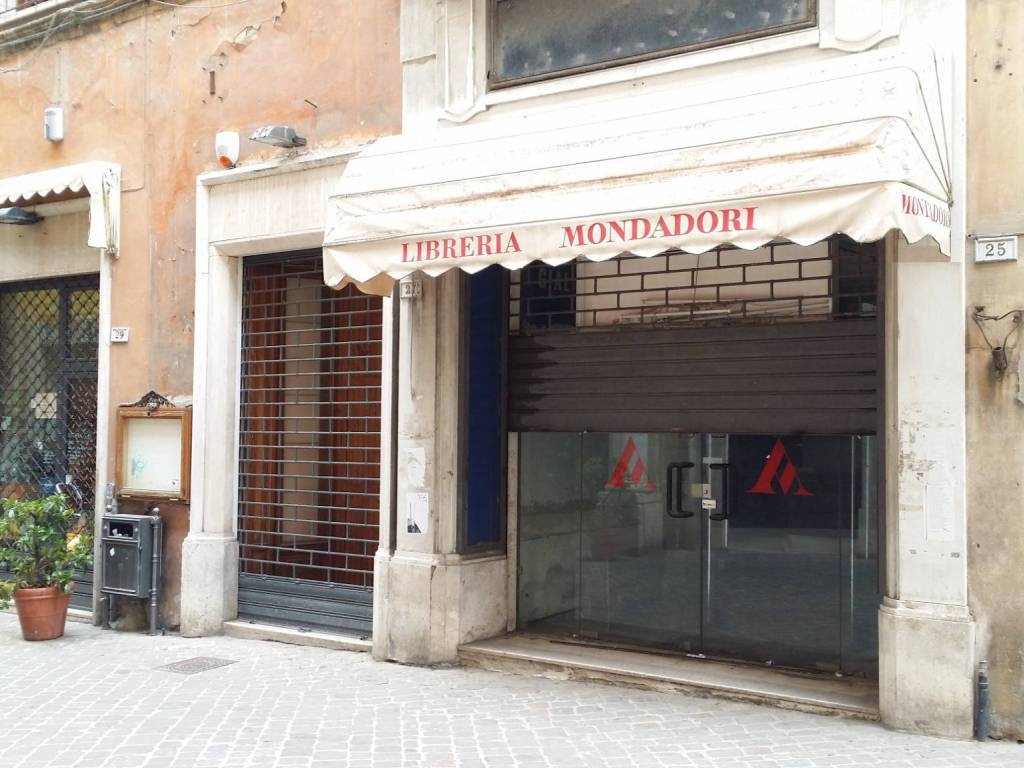 negozio in vendita a Macerata