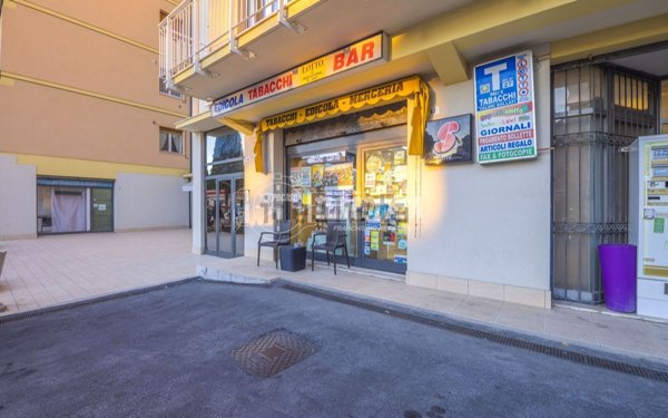 locale commerciale in vendita a Macerata