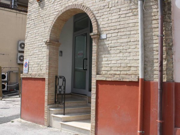 locale commerciale in vendita a Macerata