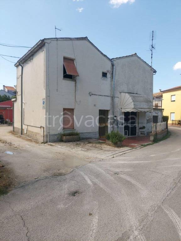 casa indipendente in vendita a Macerata in zona Villa Potenza