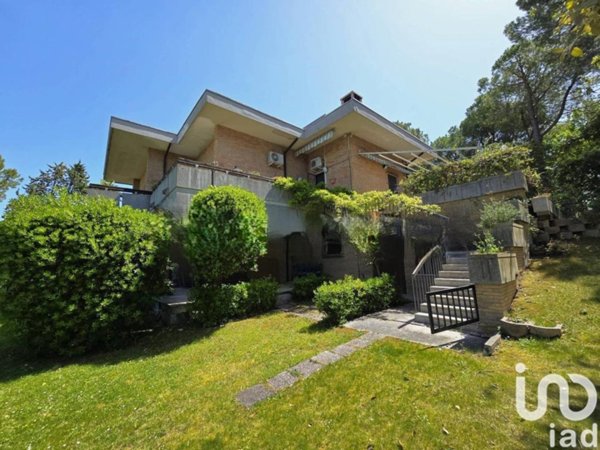 casa indipendente in vendita a Macerata in zona Montanello
