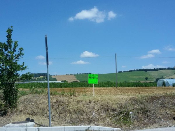 terreno agricolo in vendita a Macerata in zona Piediripa