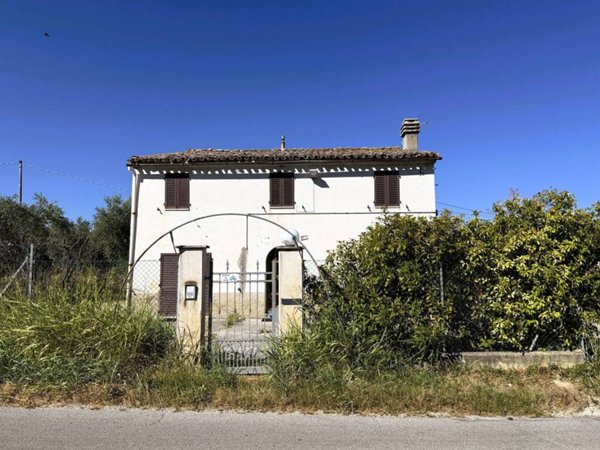 casa indipendente in vendita a Macerata