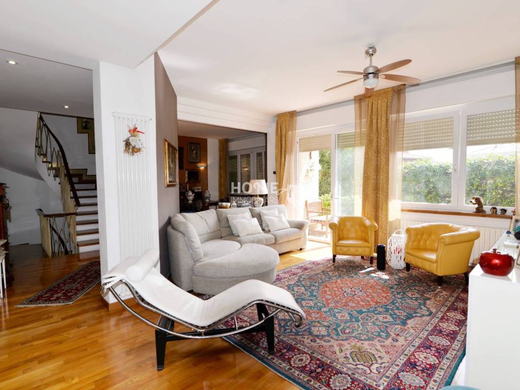 casa indipendente in vendita a Macerata