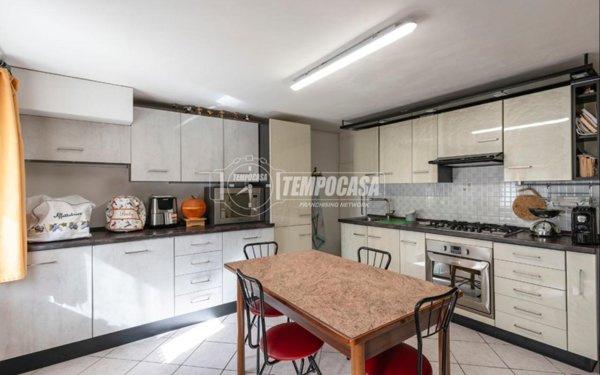 casa indipendente in vendita a Macerata in zona Villa Potenza