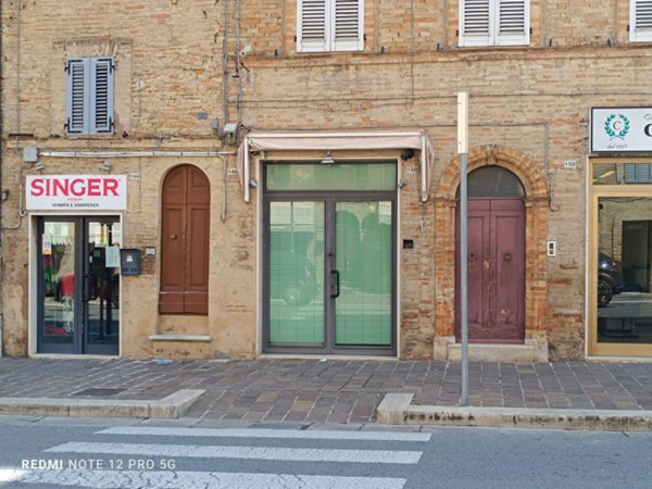 locale commerciale in vendita a Macerata