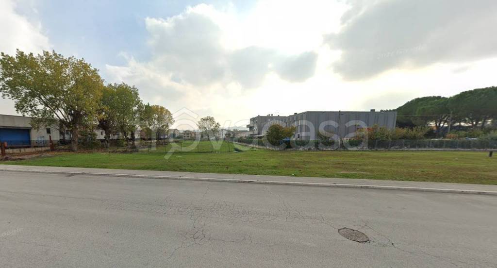 terreno edificabile in vendita a Macerata in zona Piediripa