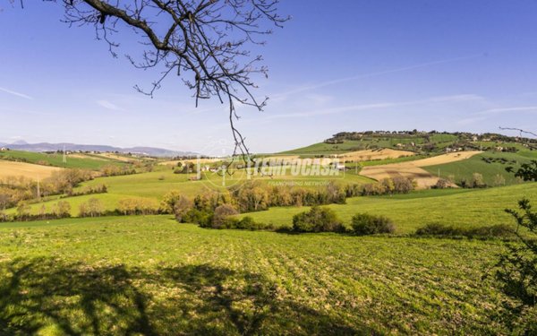 terreno agricolo in vendita a Macerata in zona Sforzacosta