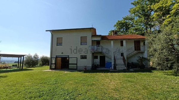 casa indipendente in vendita a Macerata in zona Cimarella