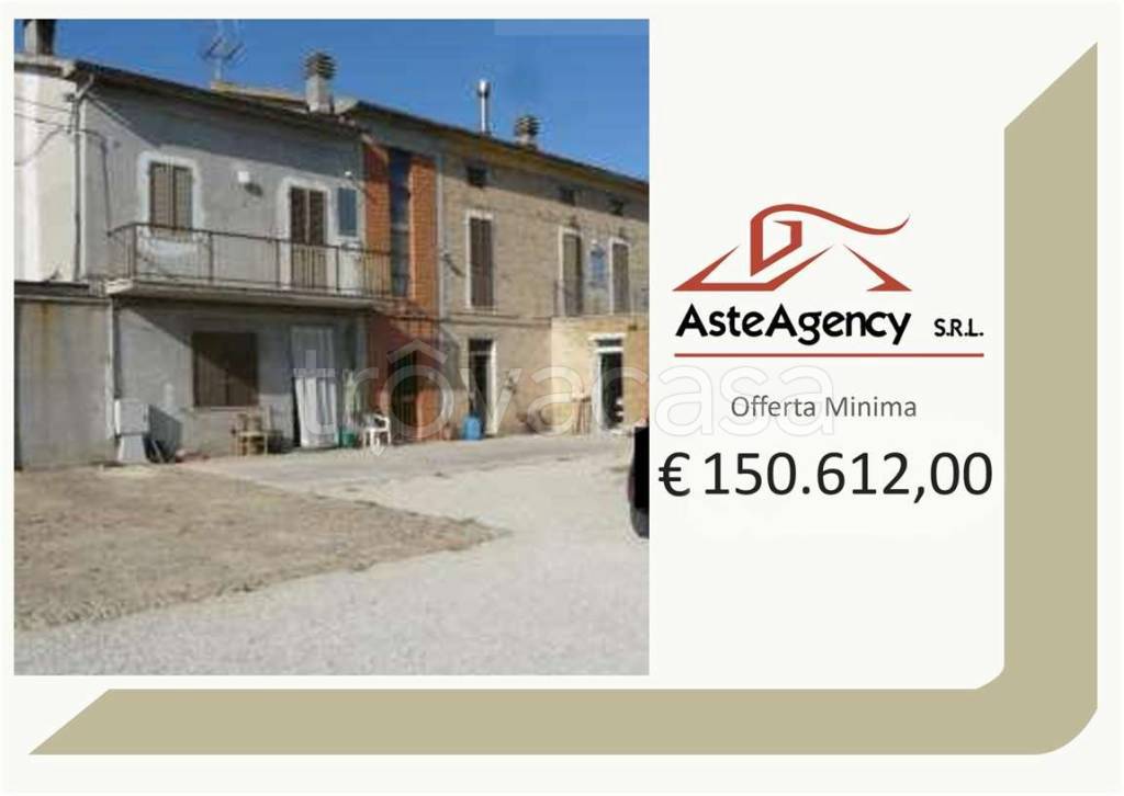 casa indipendente in vendita a Macerata