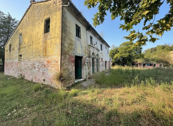 casa indipendente in vendita a Macerata in zona Villa Potenza