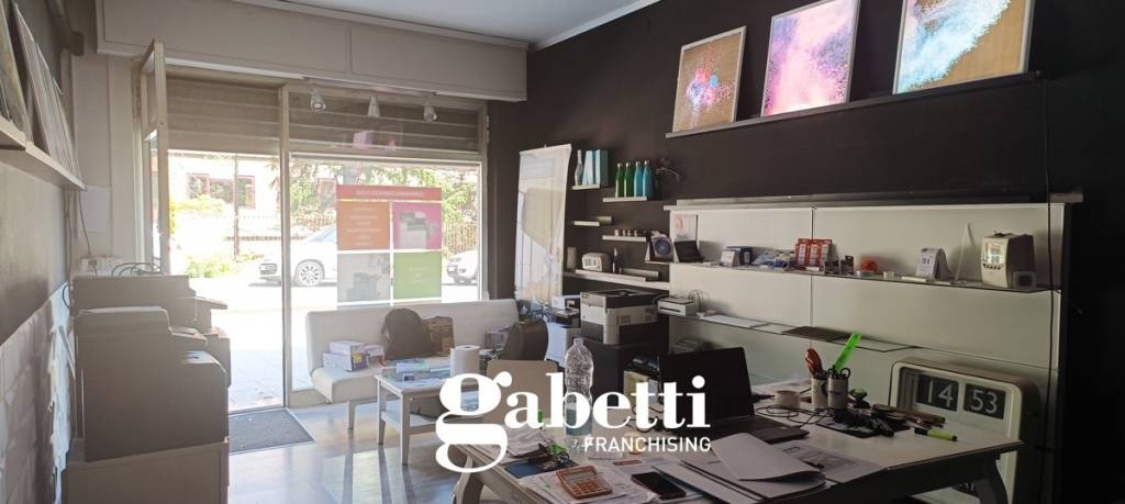 locale commerciale in vendita a Macerata