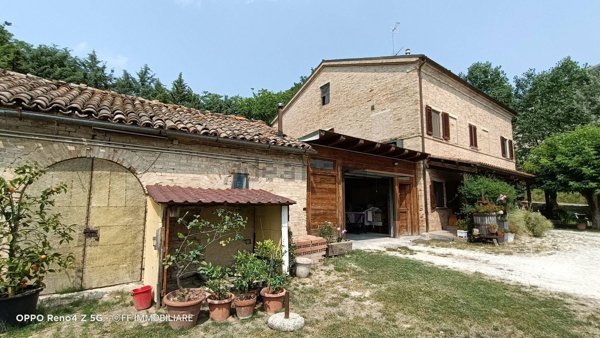 casa indipendente in vendita a Macerata