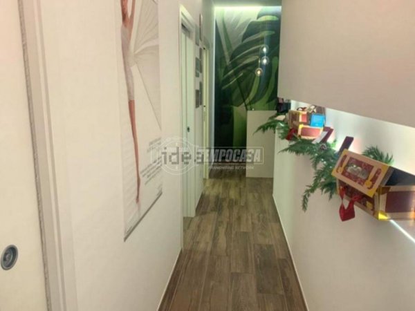 locale commerciale in vendita a Macerata