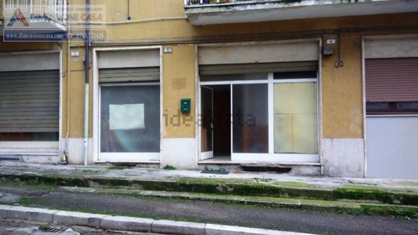 locale commerciale in vendita a Macerata