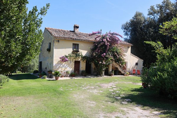 casa indipendente in vendita a Macerata