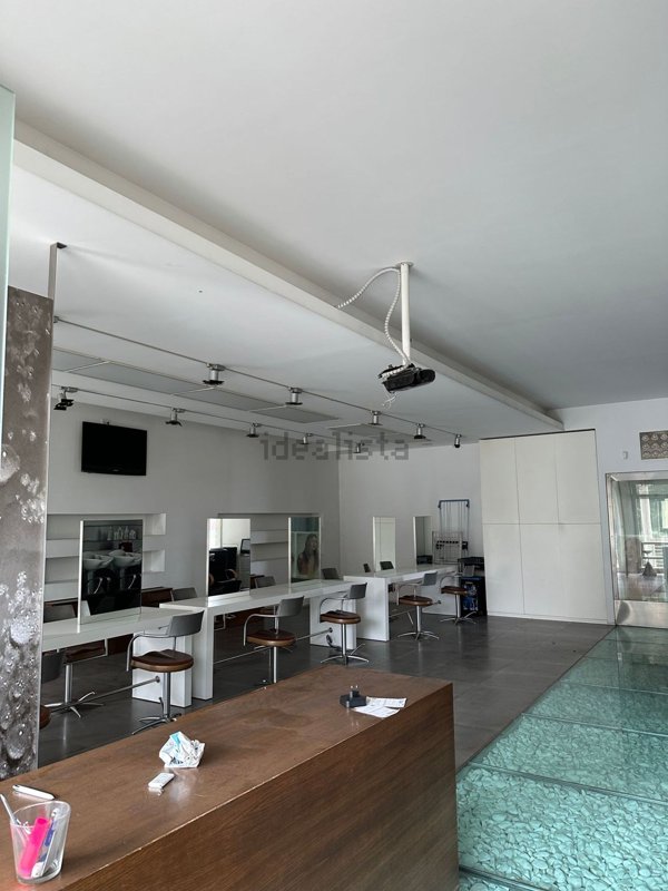 locale commerciale in vendita a Macerata