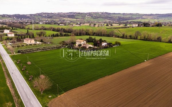 casa indipendente in vendita a Macerata in zona Villa Potenza