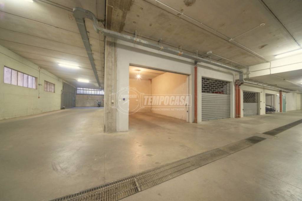 locale commerciale in vendita a Macerata