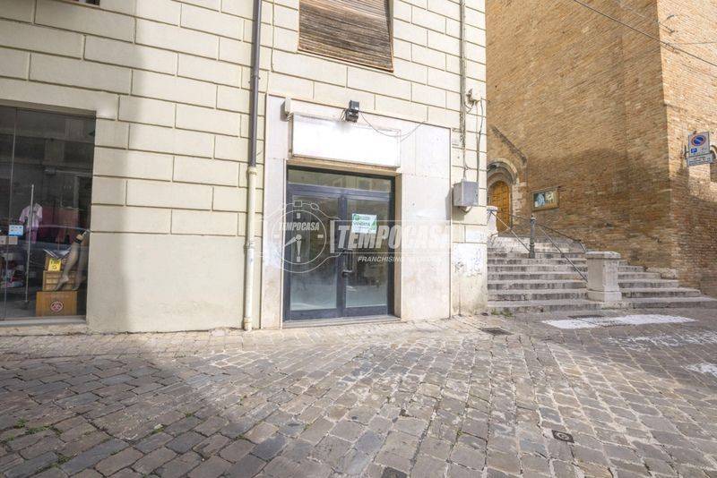 negozio in vendita a Macerata