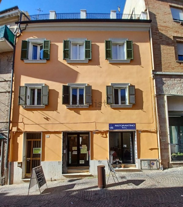 casa semindipendente in vendita a Macerata