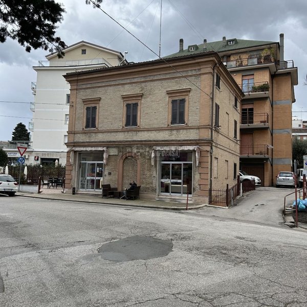 casa indipendente in vendita a Macerata