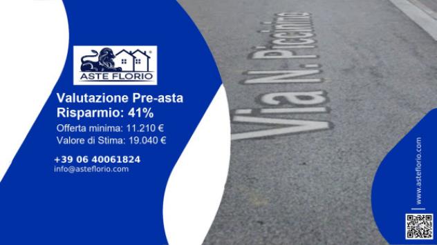 locale commerciale in vendita a Macerata