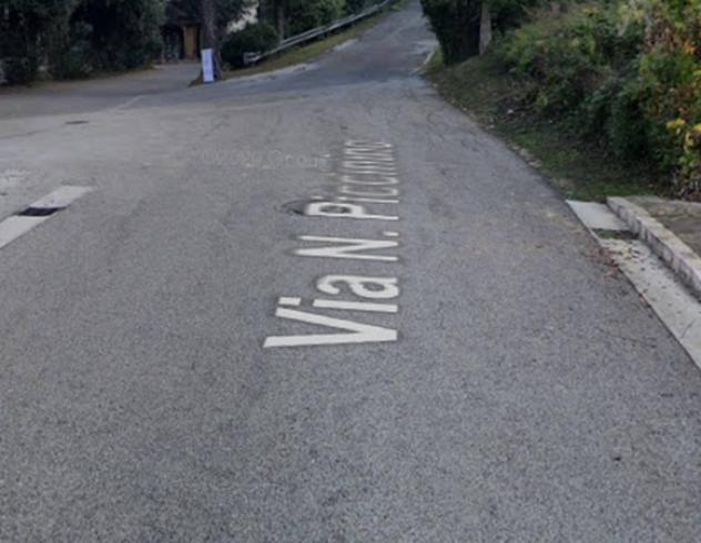 locale commerciale in vendita a Macerata