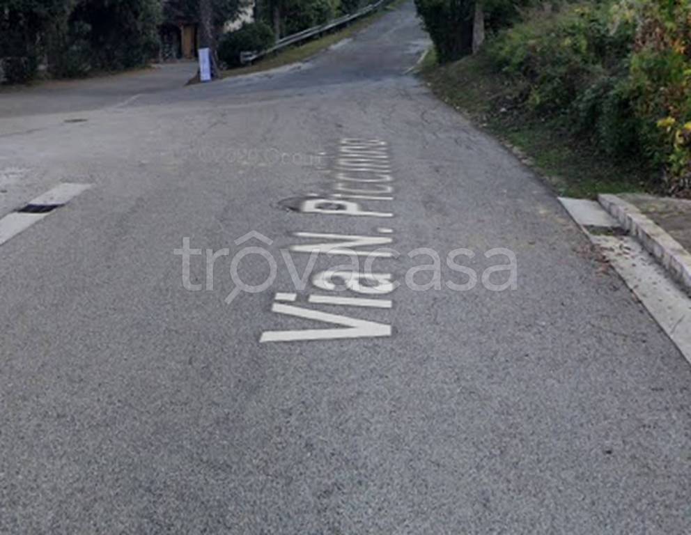 locale commerciale in vendita a Macerata