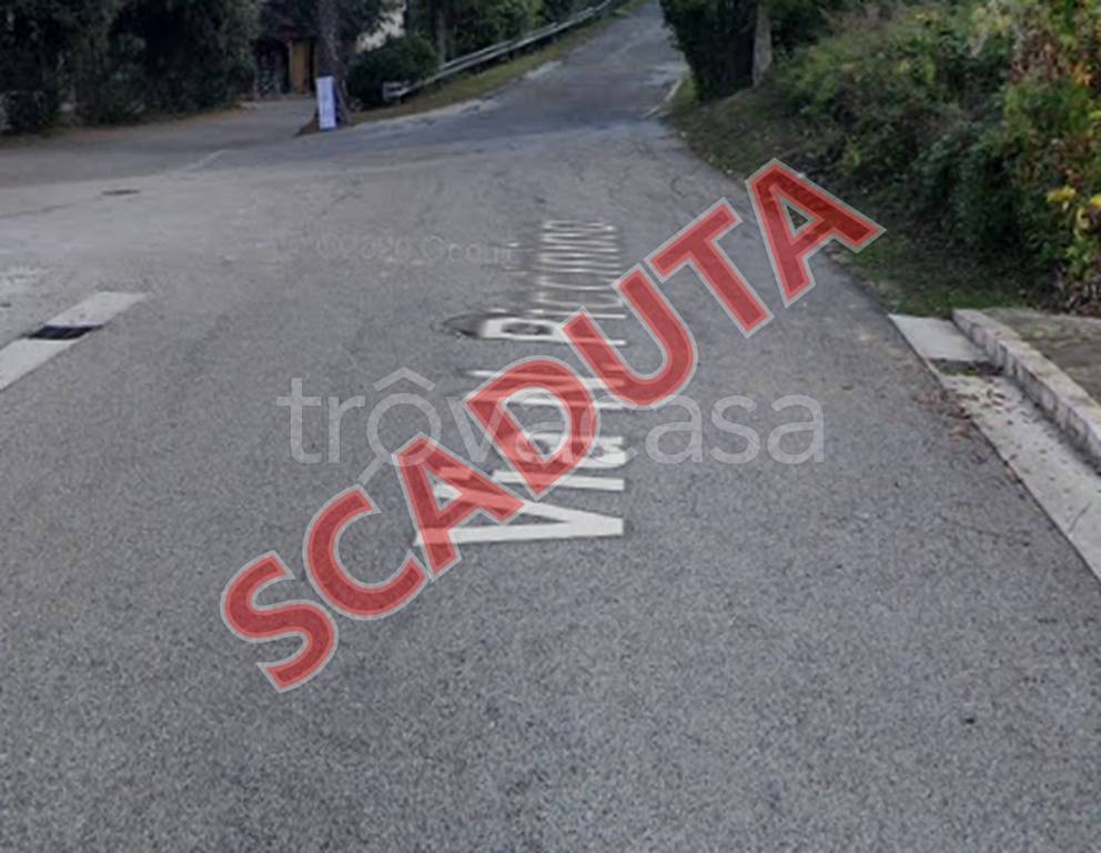 locale commerciale in vendita a Macerata