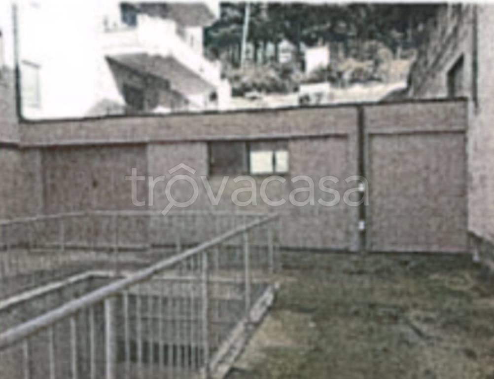 locale commerciale in vendita a Macerata