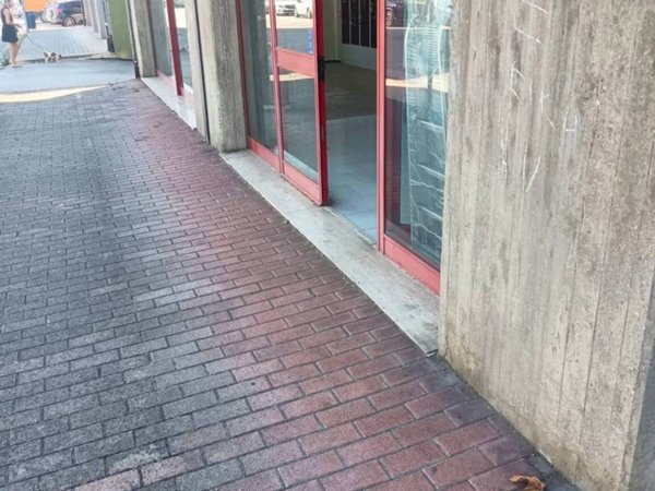 negozio in vendita a Macerata in zona Sforzacosta