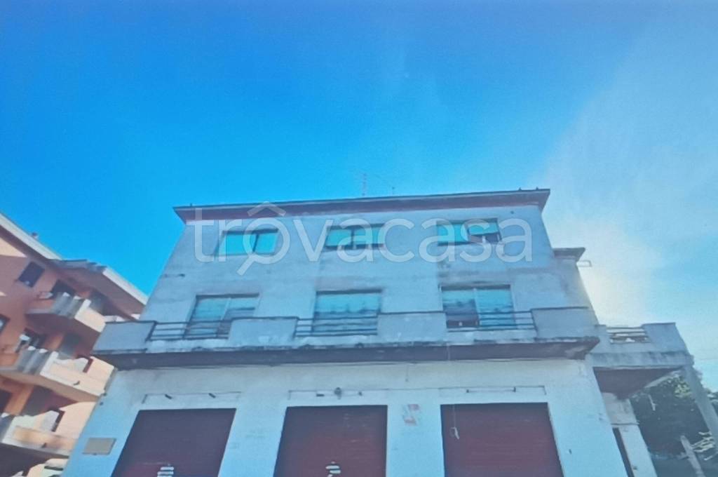 casa indipendente in vendita a Macerata