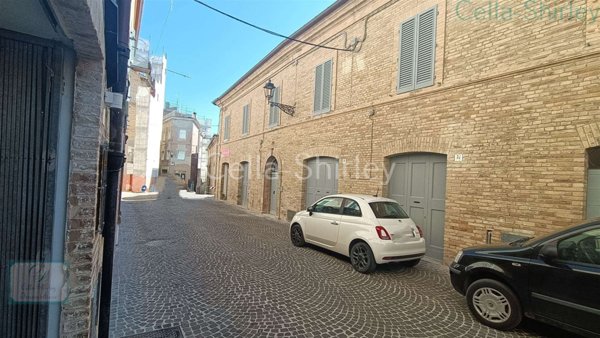 casa indipendente in vendita a Macerata