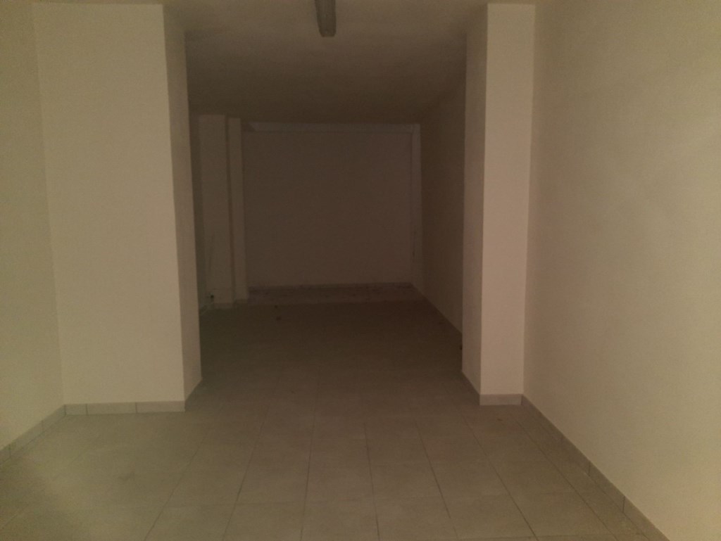 locale commerciale in vendita a Macerata