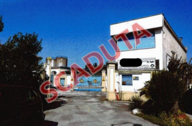 locale commerciale in vendita a Macerata in zona Sforzacosta