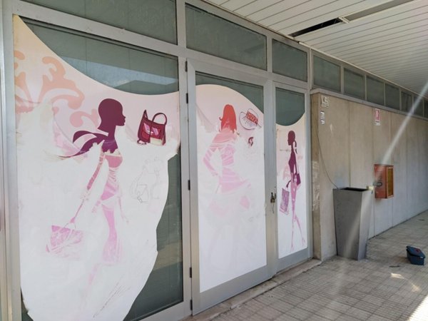 negozio in vendita a Macerata in zona Piediripa