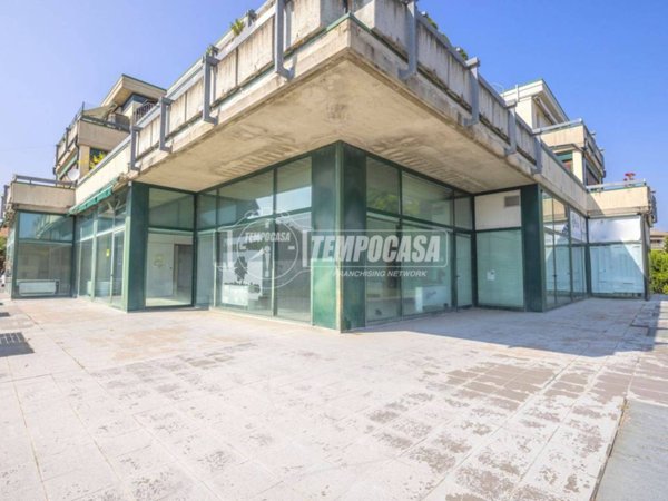 negozio in vendita a Macerata in zona Piediripa