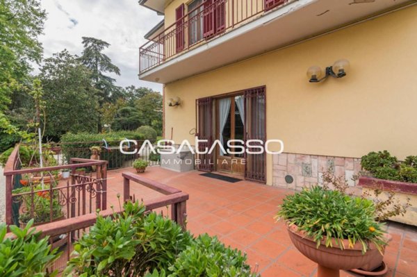 casa indipendente in vendita a Macerata in zona Villa Potenza