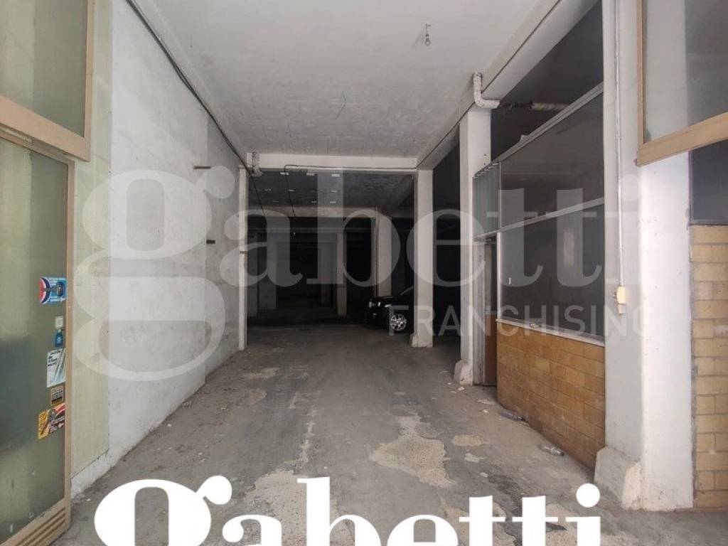 locale commerciale in vendita a Macerata