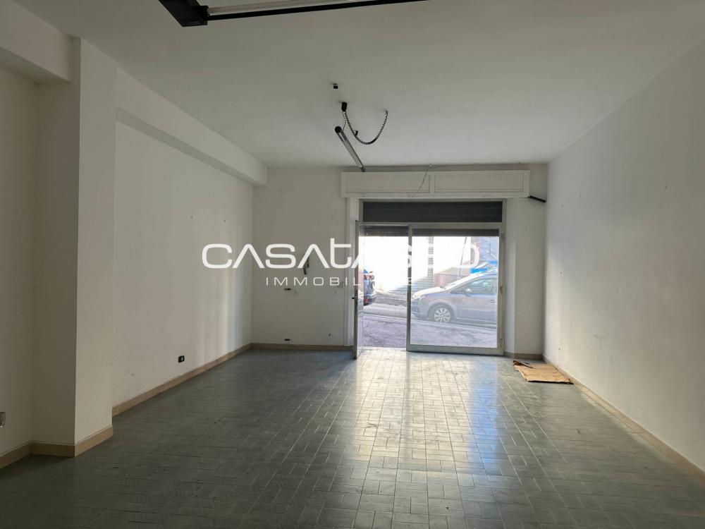 locale commerciale in vendita a Macerata