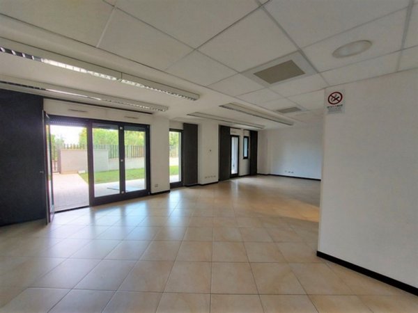 casa indipendente in vendita a Macerata in zona Villa Potenza