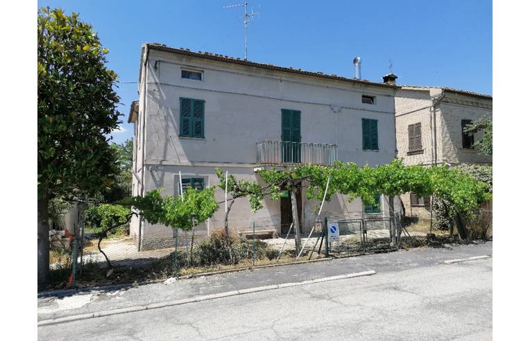 casa indipendente in vendita a Macerata in zona Piediripa