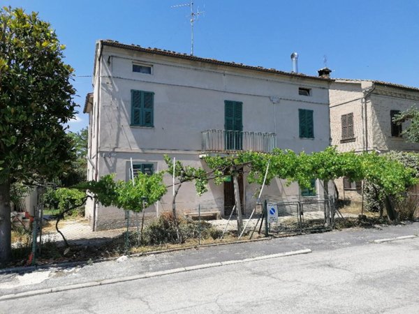 casa indipendente in vendita a Macerata in zona Piediripa