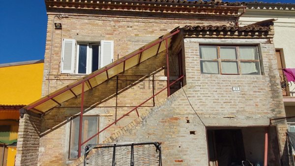casa indipendente in vendita a Macerata in zona Villa Potenza